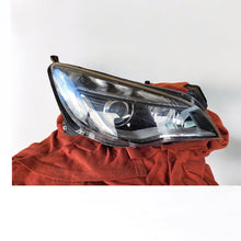 Laden Sie das Bild in den Galerie-Viewer, Frontscheinwerfer Opel Astra J 13253651 1ZT010012-02 LED Rechts Headlight