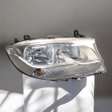 Laden Sie das Bild in den Galerie-Viewer, Frontscheinwerfer Mercedes-Benz Sprinter A9109060100 Rechts Headlight