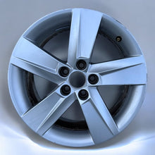 Laden Sie das Bild in den Galerie-Viewer, 1x Alufelge 16 Zoll 7.0&quot; 5x100 46ET 6V0601025B Skoda Fabia Rapid Rim Wheel