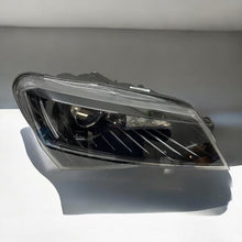 Laden Sie das Bild in den Galerie-Viewer, Frontscheinwerfer Skoda Superb III 3V1941016B Xenon Rechts Headlight SCH9085890023ak