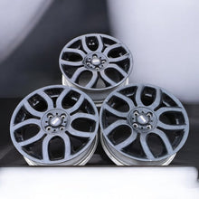 Laden Sie das Bild in den Galerie-Viewer, 3x Alufelge 17 Zoll 7.0&quot; 4x100 48ET Glanz Schwarz 6775801-13 6775685-13 Mini R56
