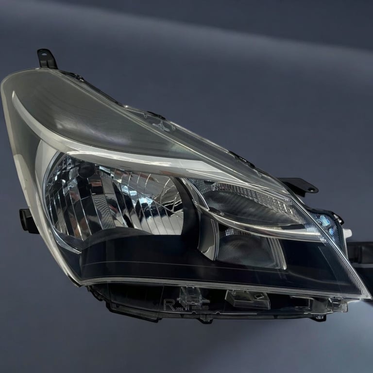 Frontscheinwerfer Toyota Yaris Rechts Scheinwerfer Headlight