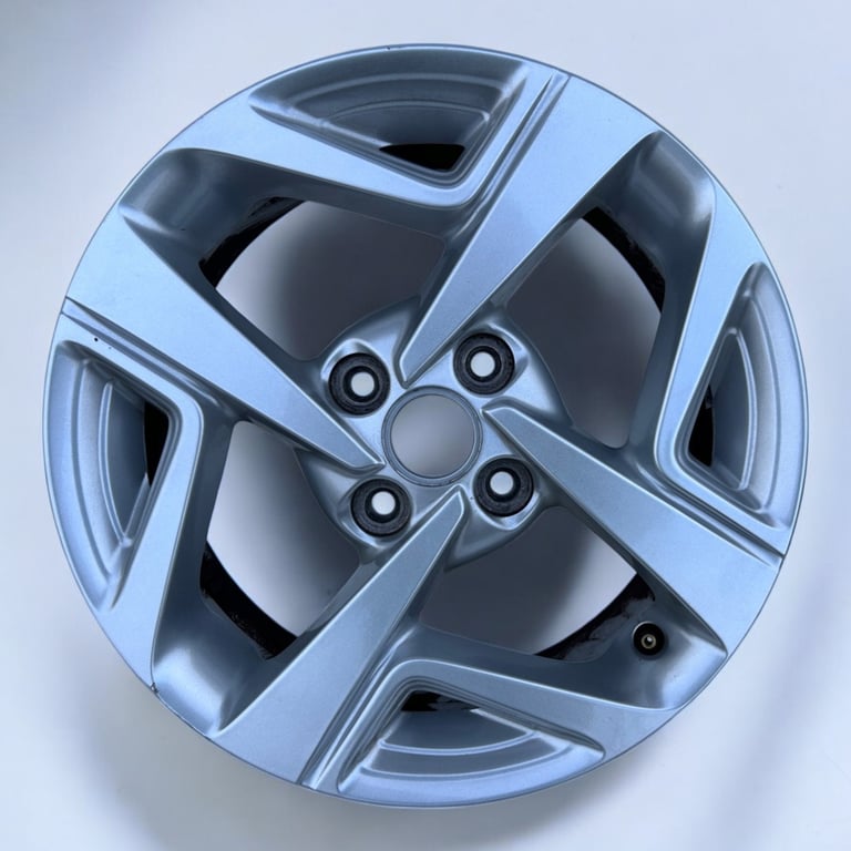 1x Alufelge 15 Zoll 6.0" 4x100 48ET Glanz Silber 52910-K7100 Hyundai I10 III I20