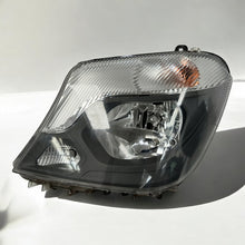 Laden Sie das Bild in den Galerie-Viewer, Frontscheinwerfer Mercedes-Benz Sprinter A9068202361 Links Headlight