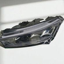Laden Sie das Bild in den Galerie-Viewer, Frontscheinwerfer Skoda Enyaq 5LB941015 Full LED Links Scheinwerfer Headlight