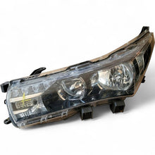 Laden Sie das Bild in den Galerie-Viewer, Frontscheinwerfer Toyota Corolla 81150-02E71 Ein Stück (Rechts oder Links)