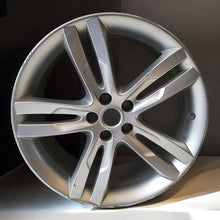 Laden Sie das Bild in den Galerie-Viewer, 1x Alufelge 19 Zoll 8.5&quot; 5x108 55ET Silber GX73-1007-PB Jaguar Xe Rim Wheel