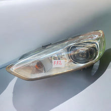 Laden Sie das Bild in den Galerie-Viewer, Frontscheinwerfer Ford Focus Links Scheinwerfer Headlight