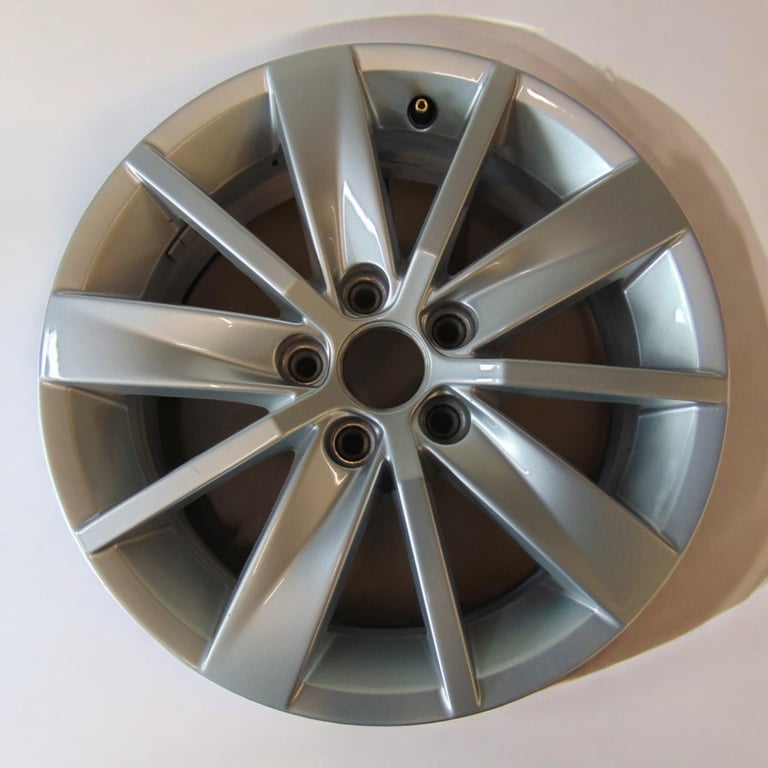 1x Alufelge 15 Zoll 6.0" 5x100 40ET Glanz Silber 6C0601025 VW Polo Rim Wheel