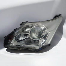 Laden Sie das Bild in den Galerie-Viewer, Frontscheinwerfer Toyota Avensis Links Scheinwerfer Headlight SCH9304318121jg