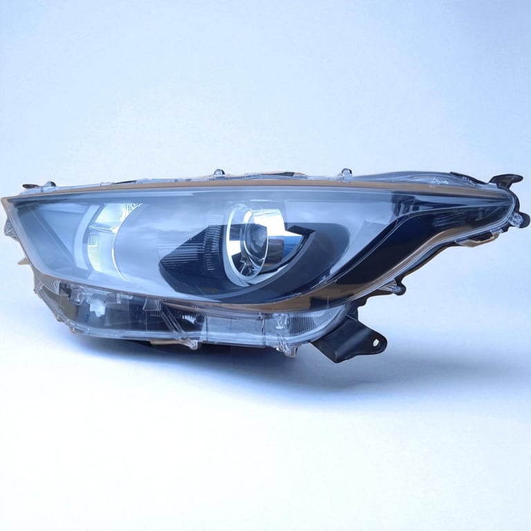 Frontscheinwerfer Toyota Yaris EUK0-6 Links Scheinwerfer Headlight SCH8531666497qb