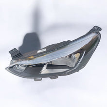 Laden Sie das Bild in den Galerie-Viewer, Frontscheinwerfer Ford Focus JX7B-13W030-CE Links Scheinwerfer Headlight