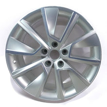 Load image into Gallery viewer, 1x Alufelge 18 Zoll 7.5&quot; 5x112 43ET Glanz Silber 5E0601025 Skoda Octavia Iii