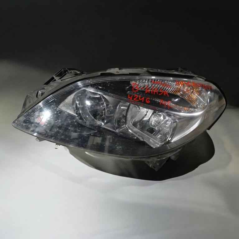 Frontscheinwerfer Mercedes-Benz W246 A2468200261 Links Scheinwerfer Headlight