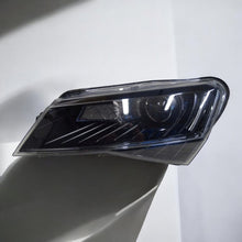 Laden Sie das Bild in den Galerie-Viewer, Frontscheinwerfer Skoda Superb III 3V1941017B Xenon Links Scheinwerfer Headlight