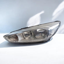 Laden Sie das Bild in den Galerie-Viewer, Frontscheinwerfer Ford Focus F1EB-13W030-AC Links Scheinwerfer Headlight SCH9885532143hr