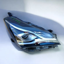 Load image into Gallery viewer, Frontscheinwerfer Toyota Yaris Rechts Scheinwerfer Headlight