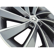 Laden Sie das Bild in den Galerie-Viewer, 1x Alufelge 18 Zoll 7.5&quot; 5x112 51ET Graphit 5E0601025AS Skoda Superb III Octavia