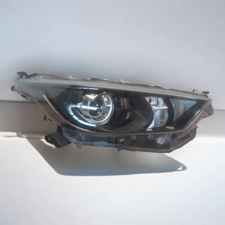 Frontscheinwerfer Toyota Yaris LED Rechts Scheinwerfer Headlight