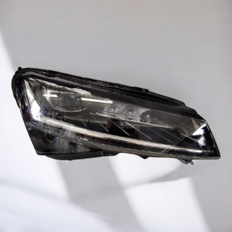 Frontscheinwerfer Skoda Superb III LED Rechts Scheinwerfer Headlight SCH2971900413ya
