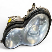 Laden Sie das Bild in den Galerie-Viewer, Frontscheinwerfer Mercedes-Benz T-Model 2038203761 Xenon Rechts oder Links