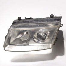 Laden Sie das Bild in den Galerie-Viewer, Frontscheinwerfer VW Passat Xenon Links Scheinwerfer Headlight