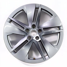 Laden Sie das Bild in den Galerie-Viewer, 1x Alufelge 19 Zoll 8.0&quot; 5x112 45ET Glanz Silber 5LA601025B Skoda Enyaq
