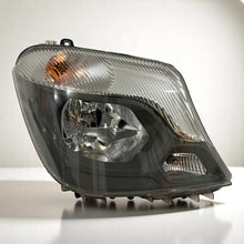 Laden Sie das Bild in den Galerie-Viewer, Frontscheinwerfer Mercedes-Benz Sprinter A9068202461 1ED01103002 Rechts