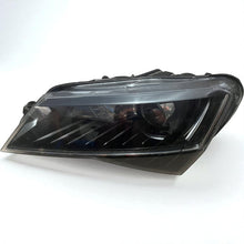 Laden Sie das Bild in den Galerie-Viewer, Frontscheinwerfer Skoda Superb III 3V1941015A Xenon Links Scheinwerfer Headlight