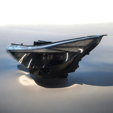 Laden Sie das Bild in den Galerie-Viewer, Frontscheinwerfer Hyundai Elantra VII 92101-AA LED Links Scheinwerfer Headlight