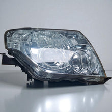 Laden Sie das Bild in den Galerie-Viewer, Frontscheinwerfer Mitsubishi Pajero IV Rechts Scheinwerfer Headlight