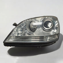 Laden Sie das Bild in den Galerie-Viewer, Frontscheinwerfer Mercedes-Benz W164 A1648204761 Links Scheinwerfer Headlight