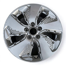 Load image into Gallery viewer, 1x Alufelge 17 Zoll 7.0&quot; 5x114.3 50ET Glanz Silber 52910-K4000 Hyundai Rim Wheel