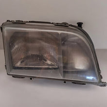 Load image into Gallery viewer, Frontscheinwerfer Mercedes-Benz W140 1305544152 Rechts Scheinwerfer Headlight