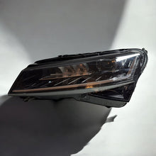 Laden Sie das Bild in den Galerie-Viewer, Frontscheinwerfer Skoda Superb III 3V1941015 Links Scheinwerfer Headlight