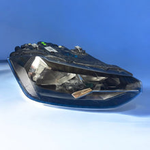 Laden Sie das Bild in den Galerie-Viewer, Frontscheinwerfer VW Polo 2G1941006 Rechts Scheinwerfer Headlight