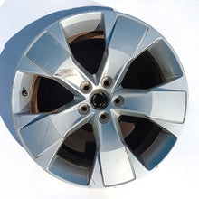 Laden Sie das Bild in den Galerie-Viewer, 1x Alufelge 18 Zoll 7.5&quot; 5x108 50,5ET Glanz Silber 31471553 Volvo Xc40 Rim Wheel
