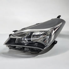 Laden Sie das Bild in den Galerie-Viewer, Frontscheinwerfer Toyota Yaris SPP4621 Links Scheinwerfer Headlight