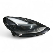 Laden Sie das Bild in den Galerie-Viewer, Frontscheinwerfer Tesla Model 3 151495300C Rechts Scheinwerfer Headlight