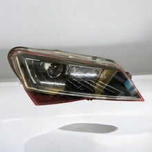 Laden Sie das Bild in den Galerie-Viewer, Frontscheinwerfer Skoda Superb III 3V1941016B Xenon Rechts Headlight SCH1275585575jr