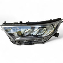 Laden Sie das Bild in den Galerie-Viewer, Frontscheinwerfer Toyota Rav 4 81110-02S80 Ein Stück (Rechts oder Links)