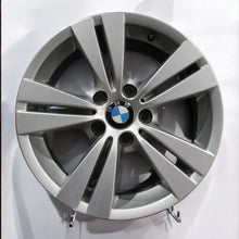 Load image into Gallery viewer, 1x Alufelge 17 Zoll 8.0" 5x120 43ET Glanz Silber 6783285 BMW 1 Rim Wheel FEL2025108910eq