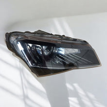 Laden Sie das Bild in den Galerie-Viewer, Frontscheinwerfer Skoda Superb III 3V1941016L 3V1941016A Xenon Rechts Headlight