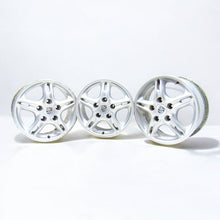 Load image into Gallery viewer, 1x Alufelge 16 Zoll 7.0&quot; 5x130 40ET Glanz Silber 99636211400 Porsche Boxster