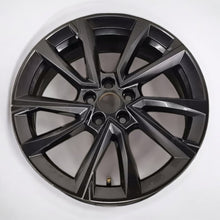 Laden Sie das Bild in den Galerie-Viewer, 1x Alufelge 17 Zoll 7.0&quot; 5x100 51ET Glanz Graphit 6VA601025 Skoda Fabia Iv