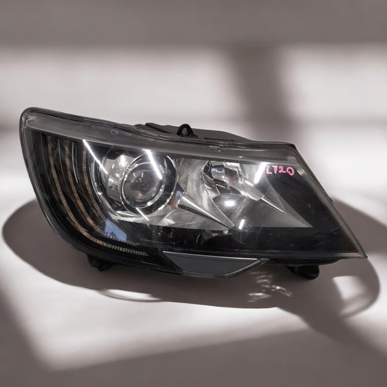 Frontscheinwerfer Skoda Superb Rechts Scheinwerfer Headlight