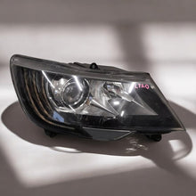 Load image into Gallery viewer, Frontscheinwerfer Skoda Superb Rechts Scheinwerfer Headlight