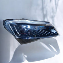 Laden Sie das Bild in den Galerie-Viewer, Frontscheinwerfer Skoda Superb III 3V1941016A 1ZS01193922 LED Rechts Headlight