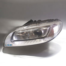 Laden Sie das Bild in den Galerie-Viewer, Frontscheinwerfer Volvo S80 V70 31420013 Xenon Links Scheinwerfer Headlight