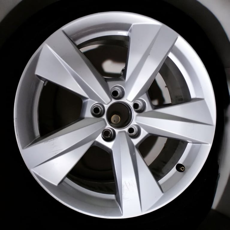 1x Alufelge 16 Zoll 6.5" 5x100 40ET Glanz Silber 82A601025A Audi A1 Rim Wheel